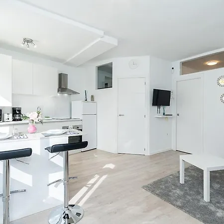 Cabopino Port Modern 2 Bedroom Apartment